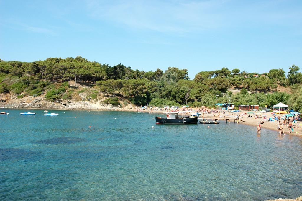 Apartamento Baia Fiorita Porto Azzurro Habitación foto
