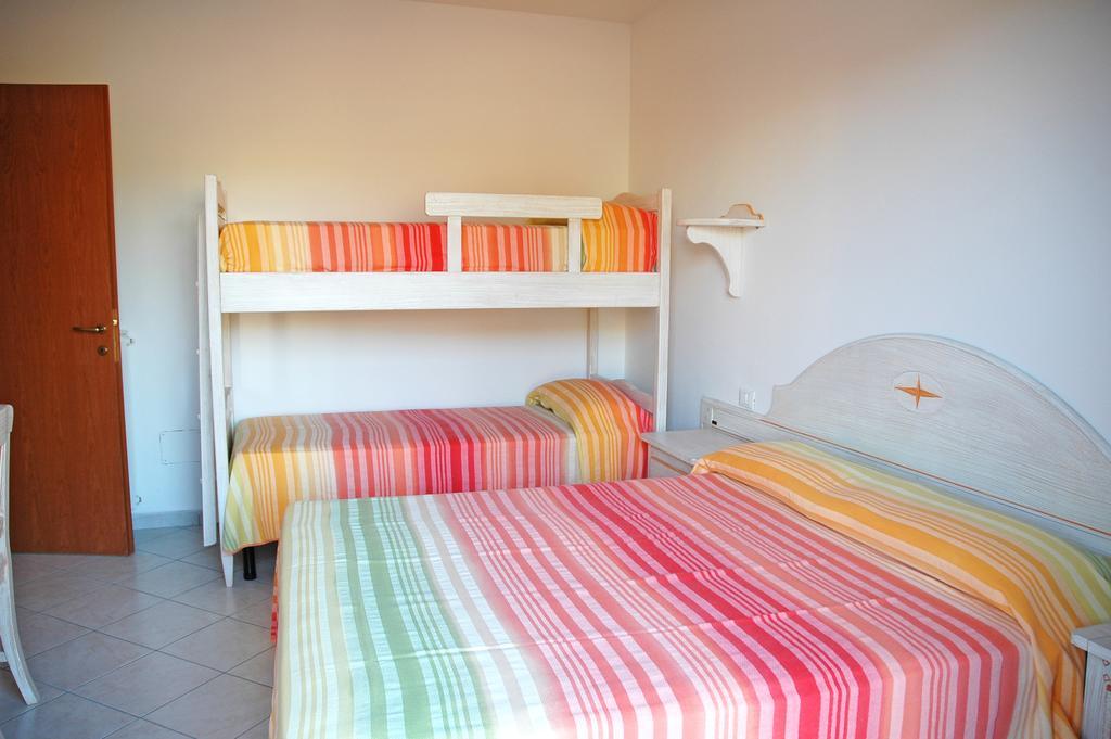 Apartamento Baia Fiorita Porto Azzurro Habitación foto
