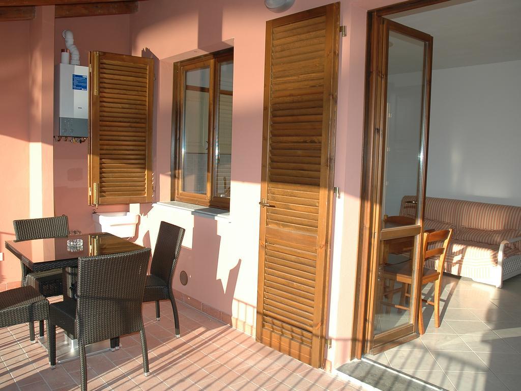 Apartamento Baia Fiorita Porto Azzurro Exterior foto